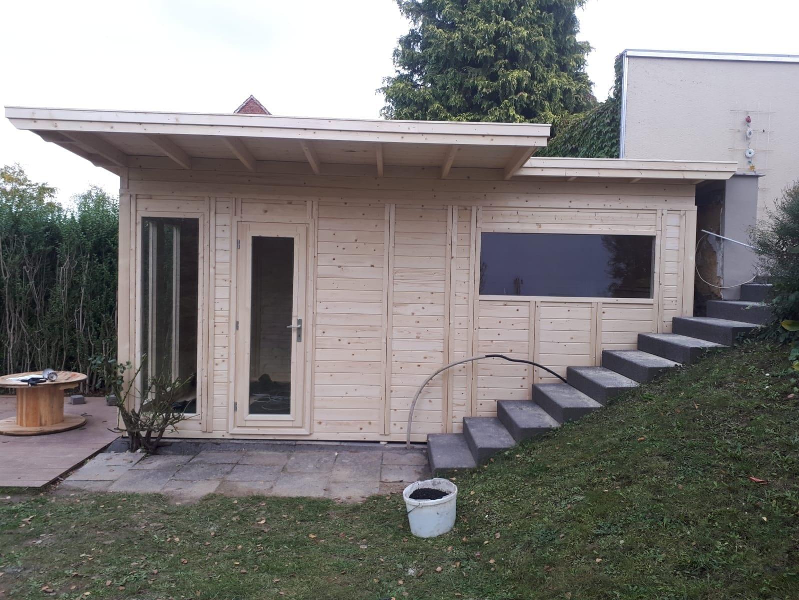 Tirano Gartensauna in Hanglage