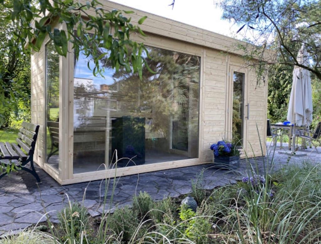 Tirano Kubus Gartensauna mit Panorama-Glasfront