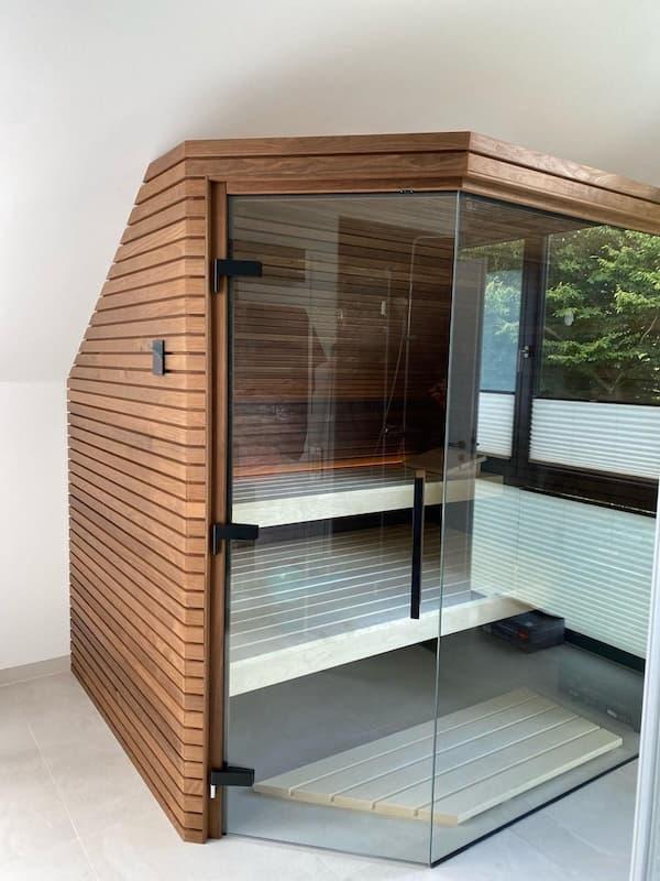 Vesuv Designsauna in einer Dachschräge